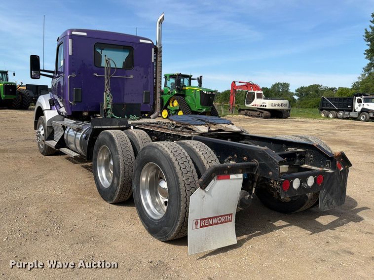 image for item FK0195 2016 Kenworth T880 semi truck