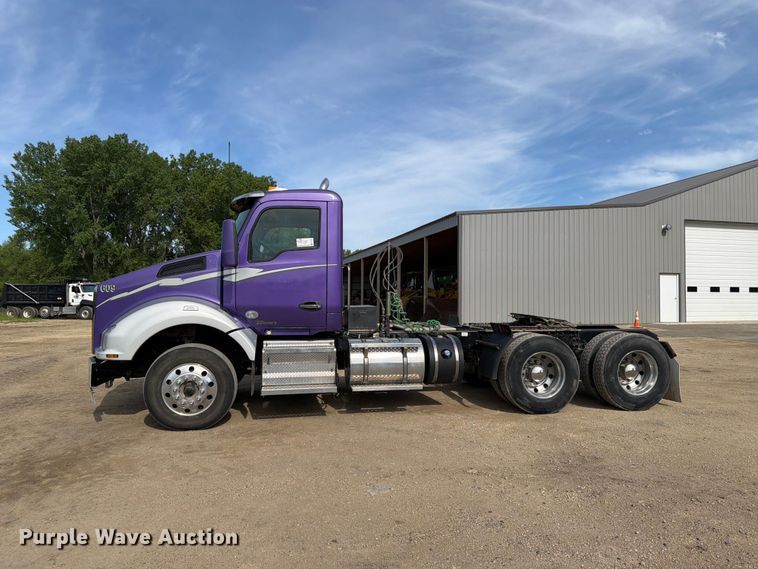 image for item FK0195 2016 Kenworth T880 semi truck