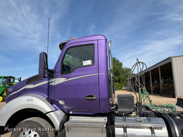 image for item FK0195 2016 Kenworth T880 semi truck