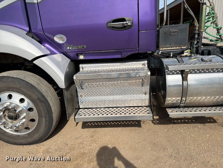 image for item FK0195 2016 Kenworth T880 semi truck