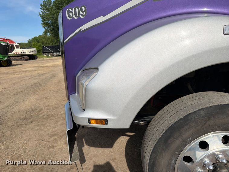 image for item FK0195 2016 Kenworth T880 semi truck