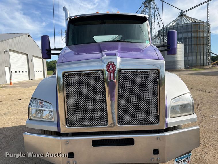 image for item FK0195 2016 Kenworth T880 semi truck