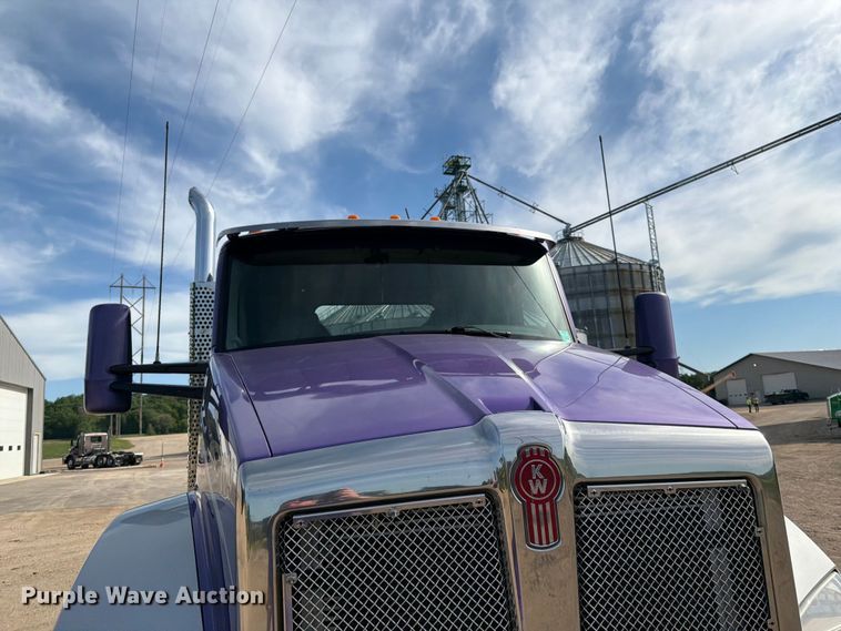 image for item FK0195 2016 Kenworth T880 semi truck