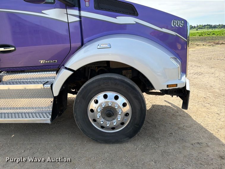 image for item FK0195 2016 Kenworth T880 semi truck