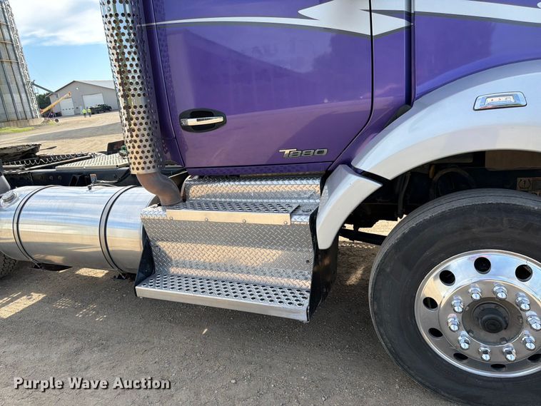 image for item FK0195 2016 Kenworth T880 semi truck