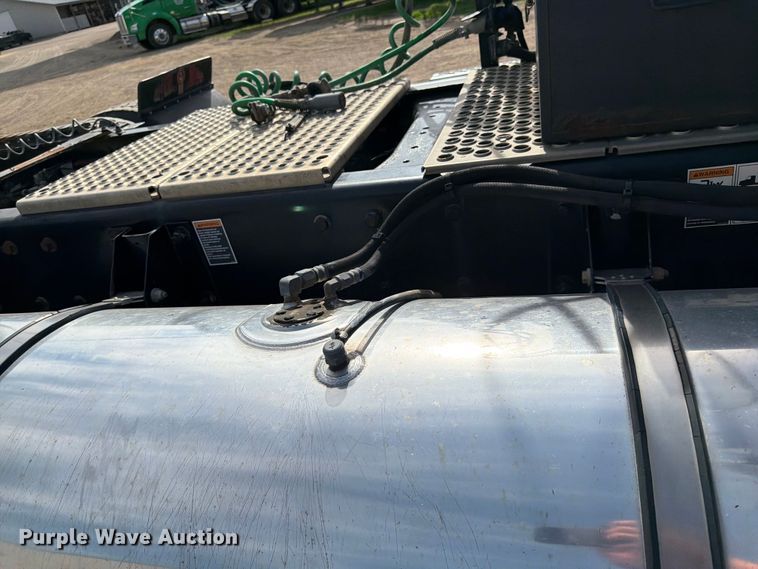 image for item FK0195 2016 Kenworth T880 semi truck