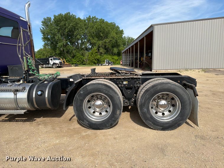 image for item FK0195 2016 Kenworth T880 semi truck