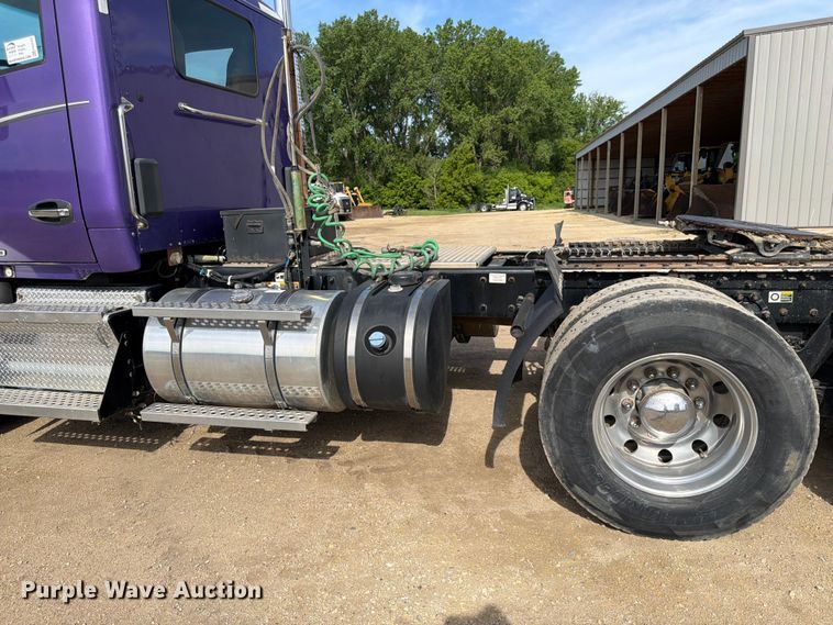 image for item FK0195 2016 Kenworth T880 semi truck