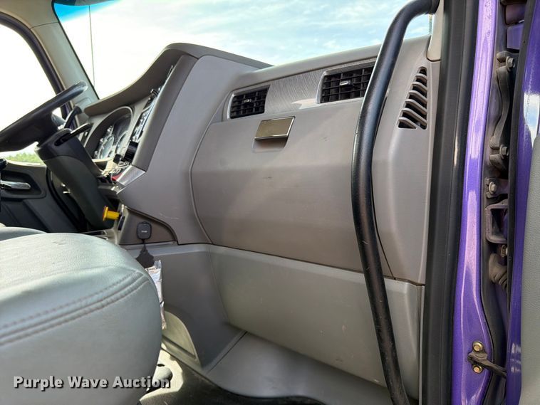 image for item FK0195 2016 Kenworth T880 semi truck