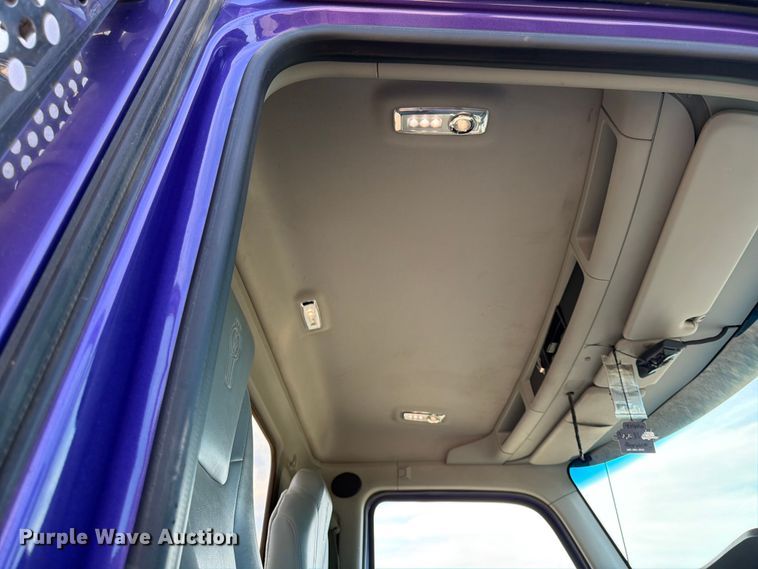 image for item FK0195 2016 Kenworth T880 semi truck
