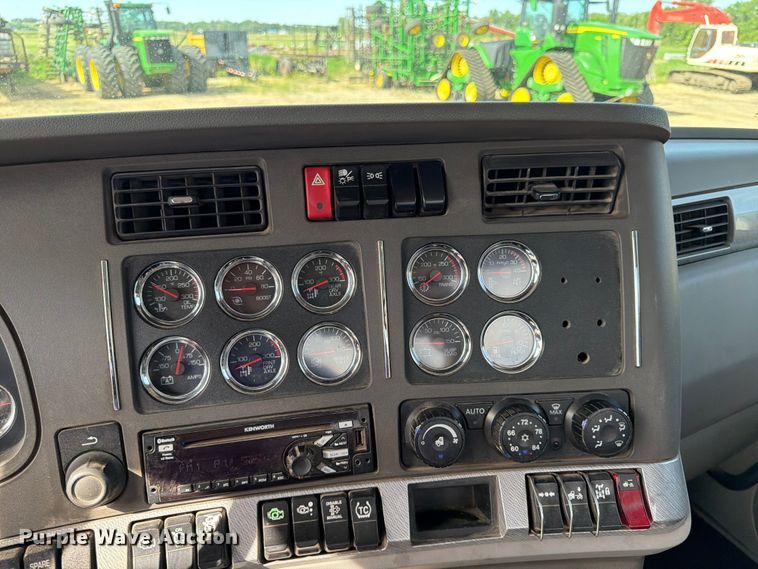 image for item FK0195 2016 Kenworth T880 semi truck