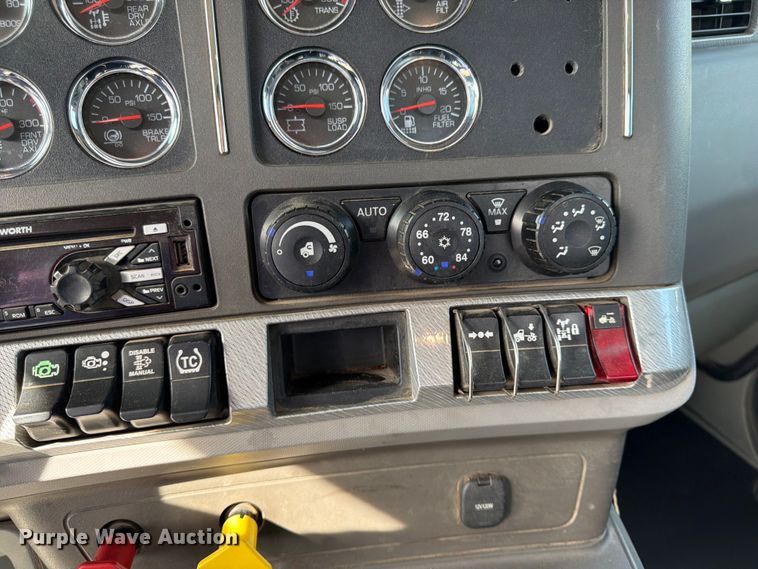 image for item FK0195 2016 Kenworth T880 semi truck