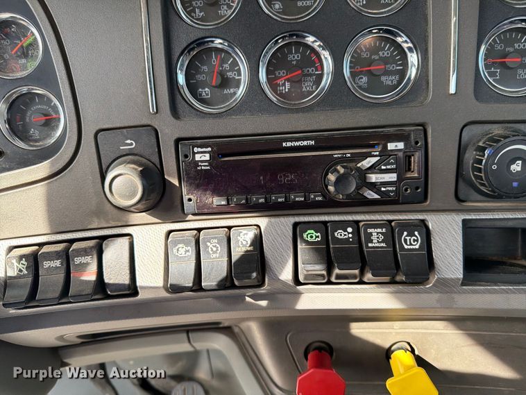 image for item FK0195 2016 Kenworth T880 semi truck