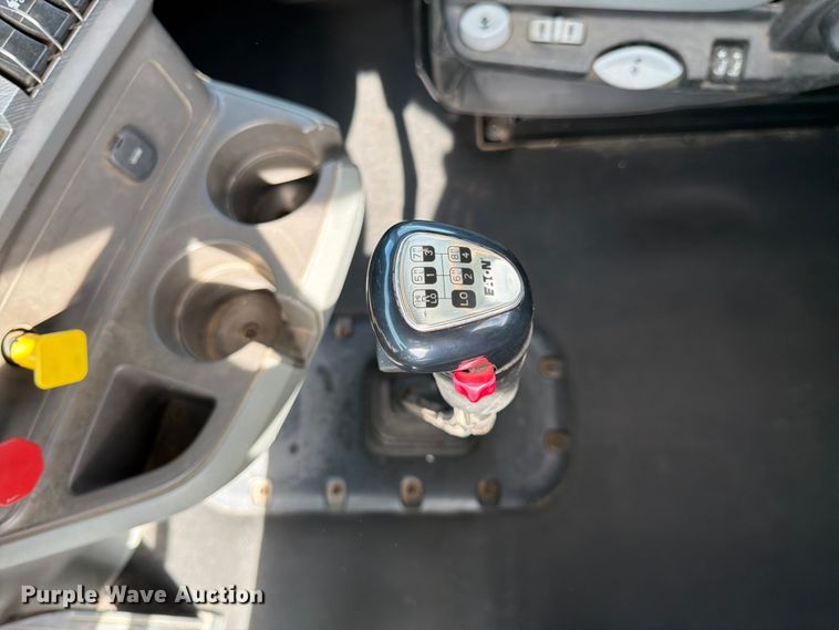 image for item FK0195 2016 Kenworth T880 semi truck