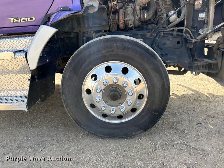 image for item FK0195 2016 Kenworth T880 semi truck