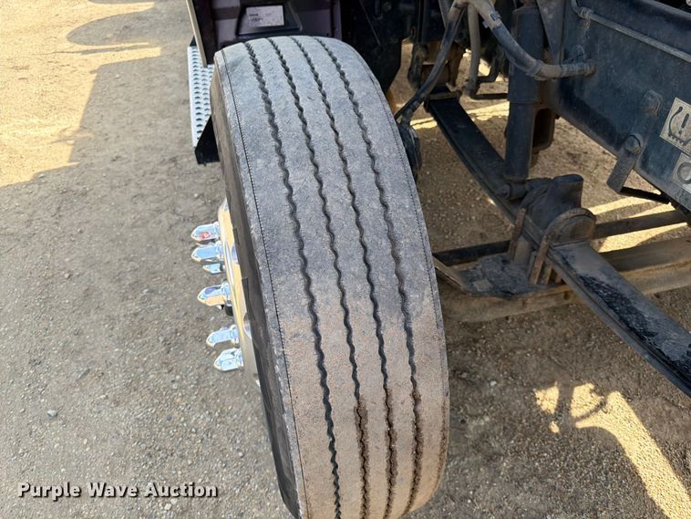 image for item FK0195 2016 Kenworth T880 semi truck