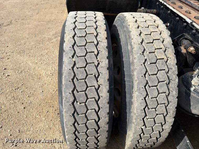 image for item FK0195 2016 Kenworth T880 semi truck