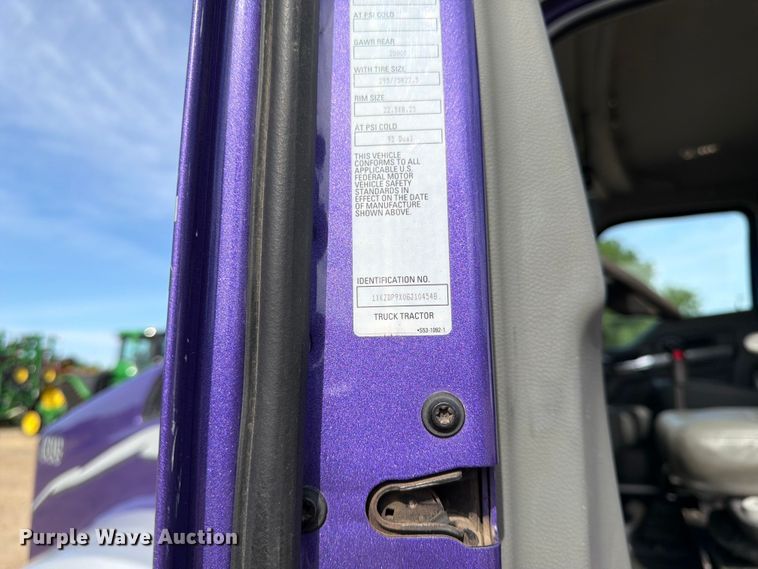 image for item FK0195 2016 Kenworth T880 semi truck