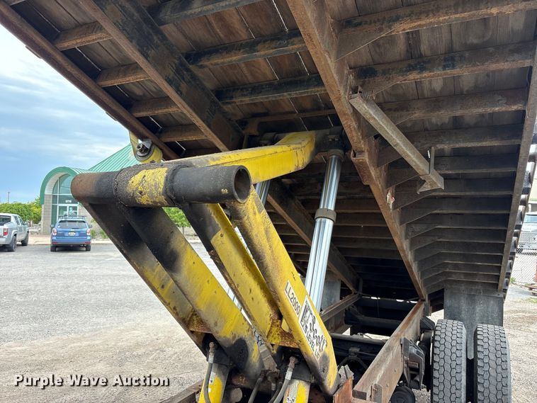 image for item FK1486 2007 Kenworth T300 dump flatbed truck