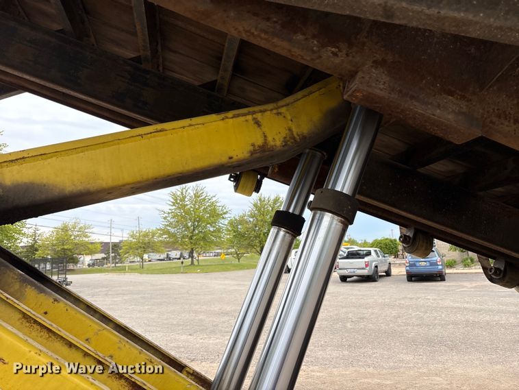 image for item FK1486 2007 Kenworth T300 dump flatbed truck