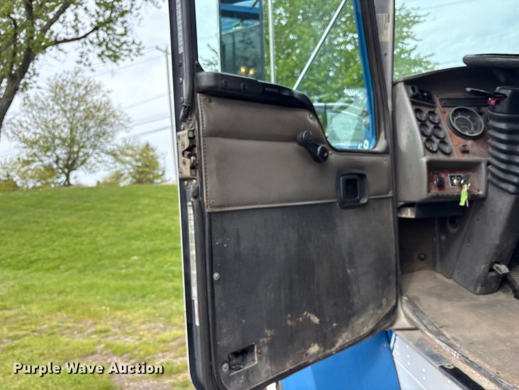 image for item FK1486 2007 Kenworth T300 dump flatbed truck