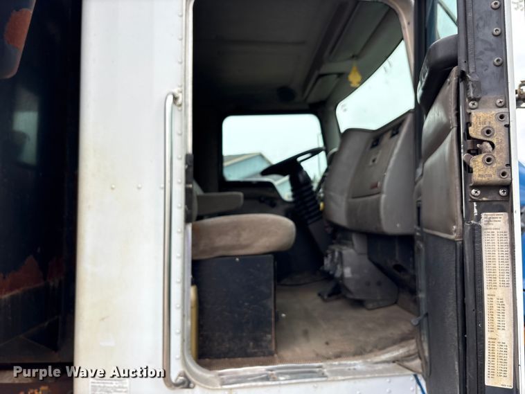 image for item FK1486 2007 Kenworth T300 dump flatbed truck
