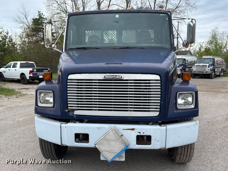 image for item FK1495 2001 Freightliner FL70 flatbed truck