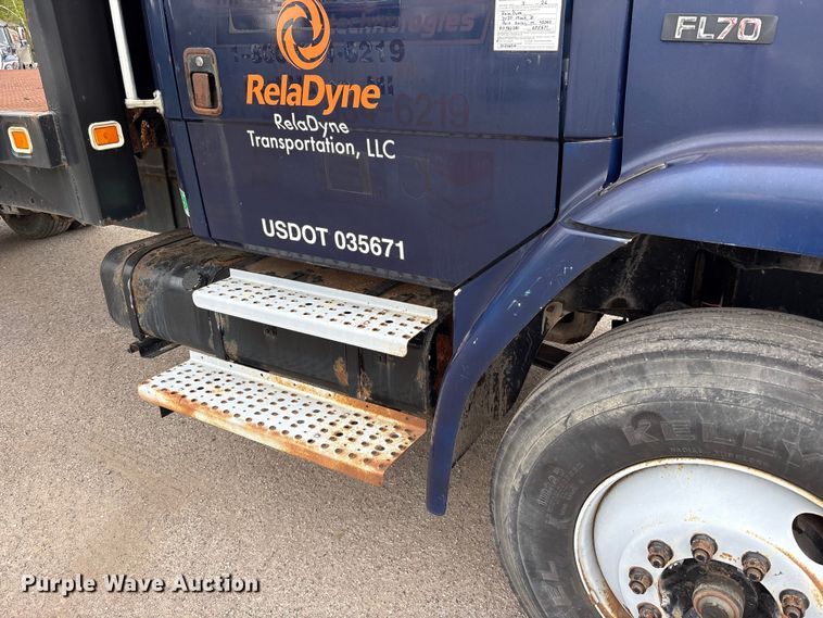 image for item FK1495 2001 Freightliner FL70 flatbed truck