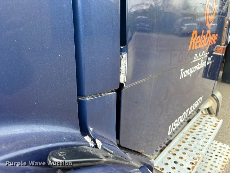 image for item FK1495 2001 Freightliner FL70 flatbed truck
