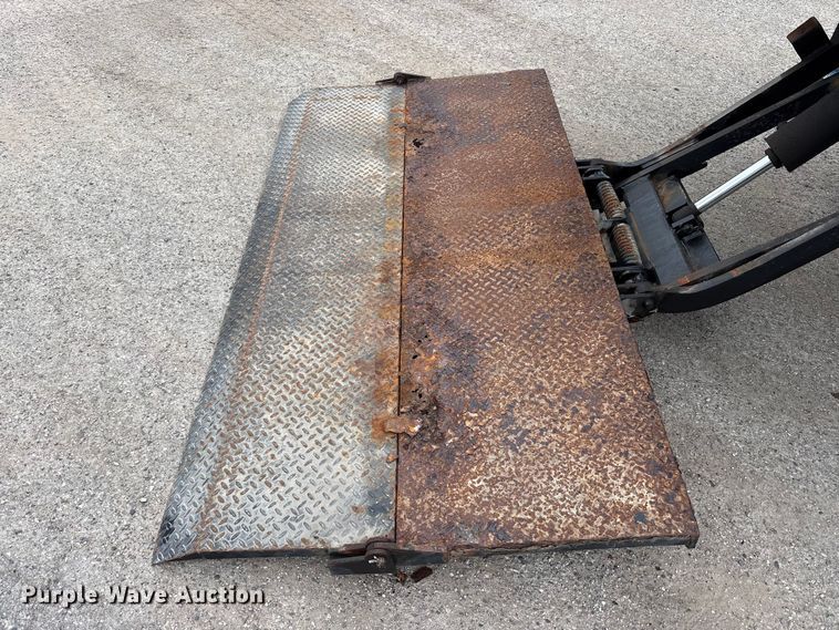 image for item FK1495 2001 Freightliner FL70 flatbed truck