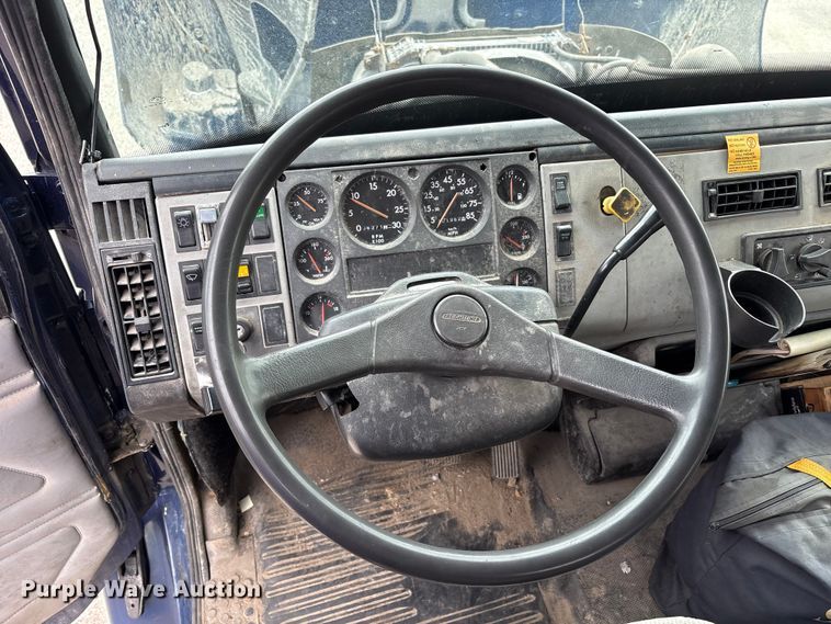 image for item FK1495 2001 Freightliner FL70 flatbed truck