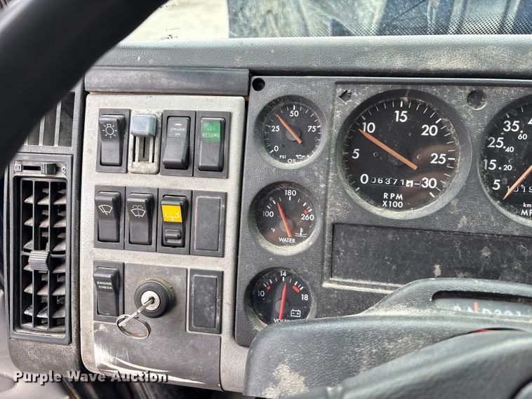 image for item FK1495 2001 Freightliner FL70 flatbed truck
