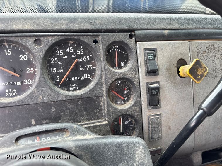 image for item FK1495 2001 Freightliner FL70 flatbed truck