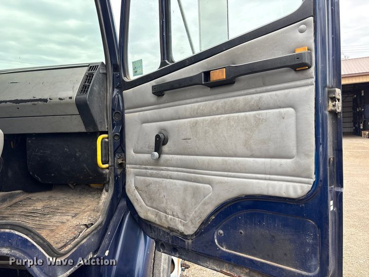 image for item FK1495 2001 Freightliner FL70 flatbed truck