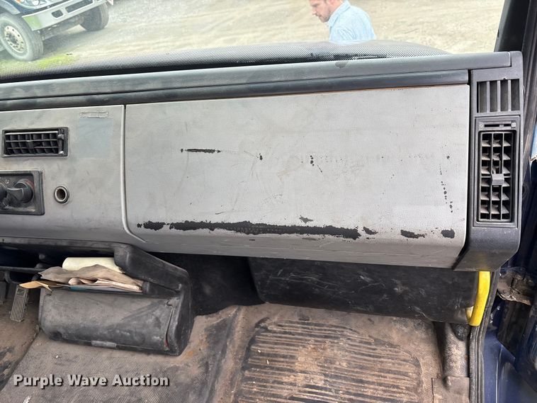 image for item FK1495 2001 Freightliner FL70 flatbed truck