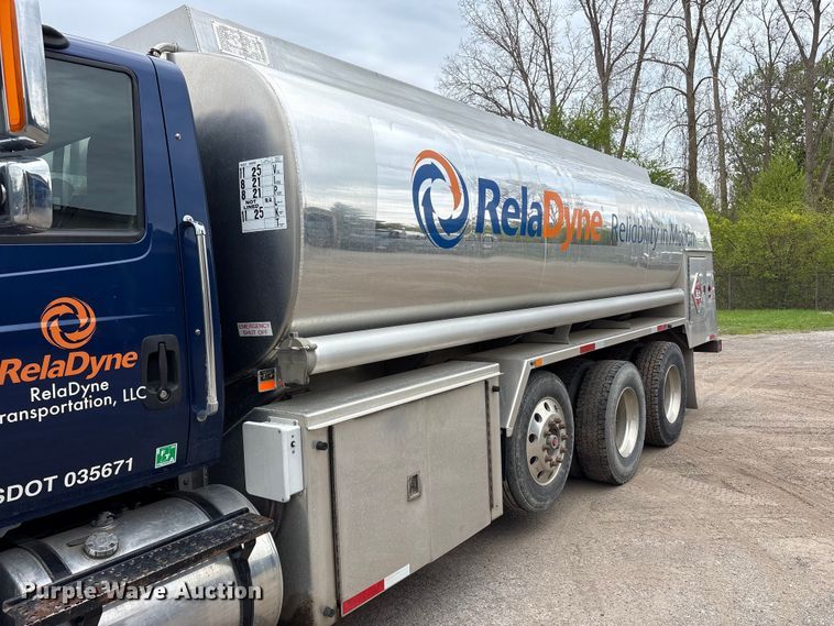 image for item FK1496 2017 International 7500 fuel truck