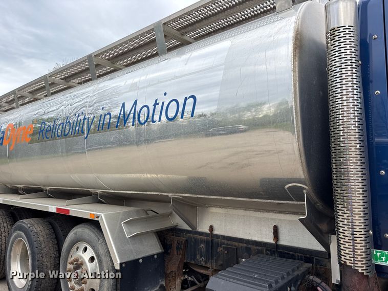 image for item FK1496 2017 International 7500 fuel truck