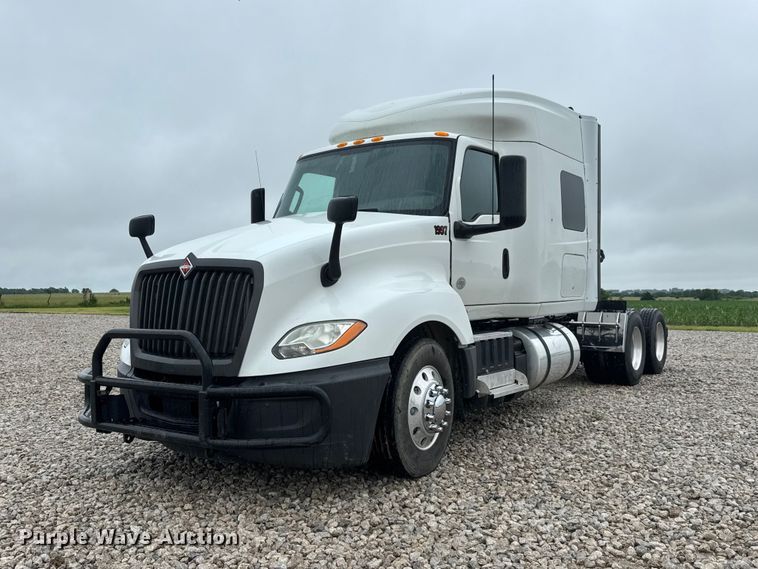 image for item NA9353 2020 International LT625 semi truck
