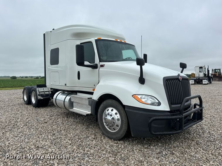 image for item NA9353 2020 International LT625 semi truck