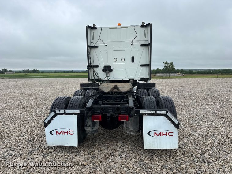 image for item NA9353 2020 International LT625 semi truck