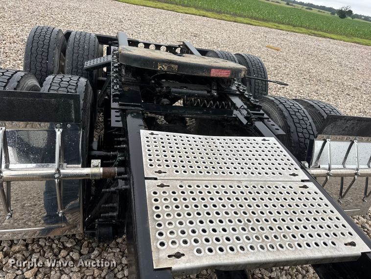 image for item NA9353 2020 International LT625 semi truck