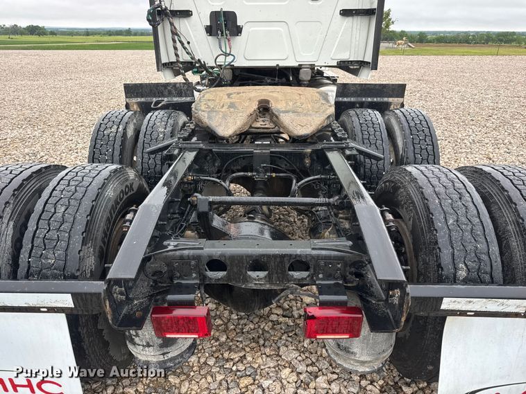 image for item NA9353 2020 International LT625 semi truck