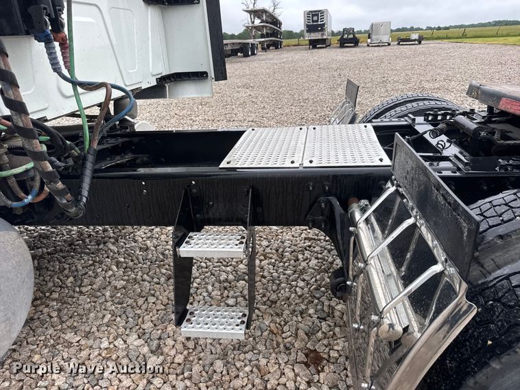 image for item NA9353 2020 International LT625 semi truck