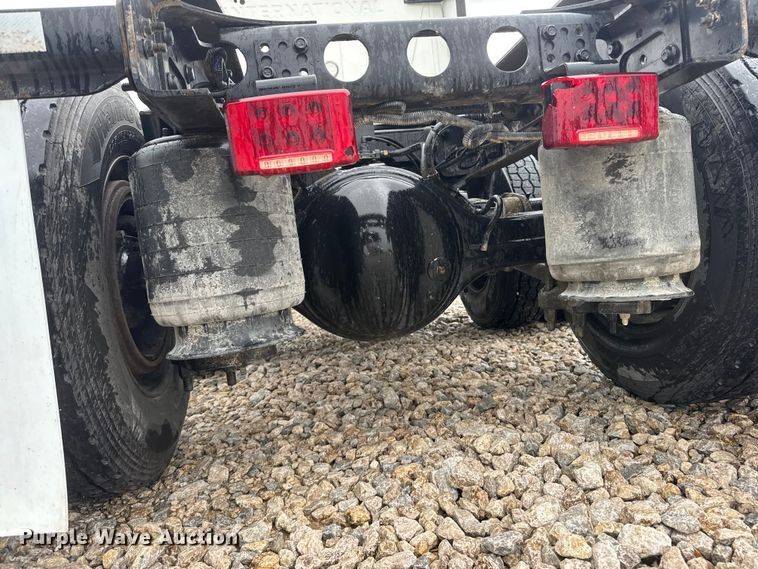 image for item NA9353 2020 International LT625 semi truck