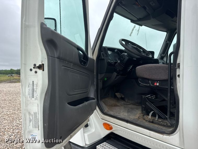 image for item NA9353 2020 International LT625 semi truck