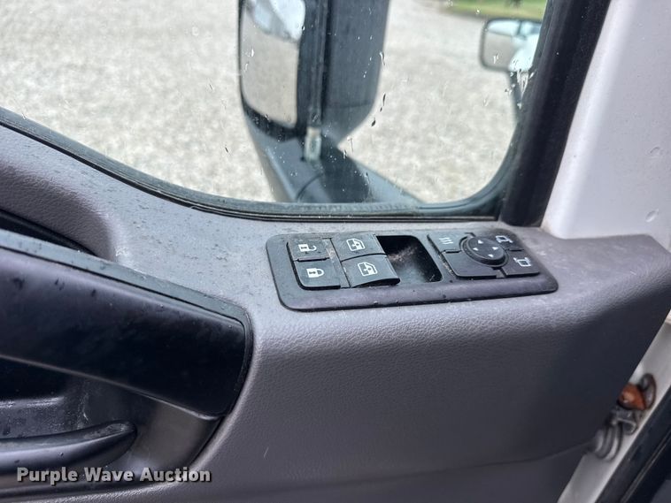 image for item NA9353 2020 International LT625 semi truck