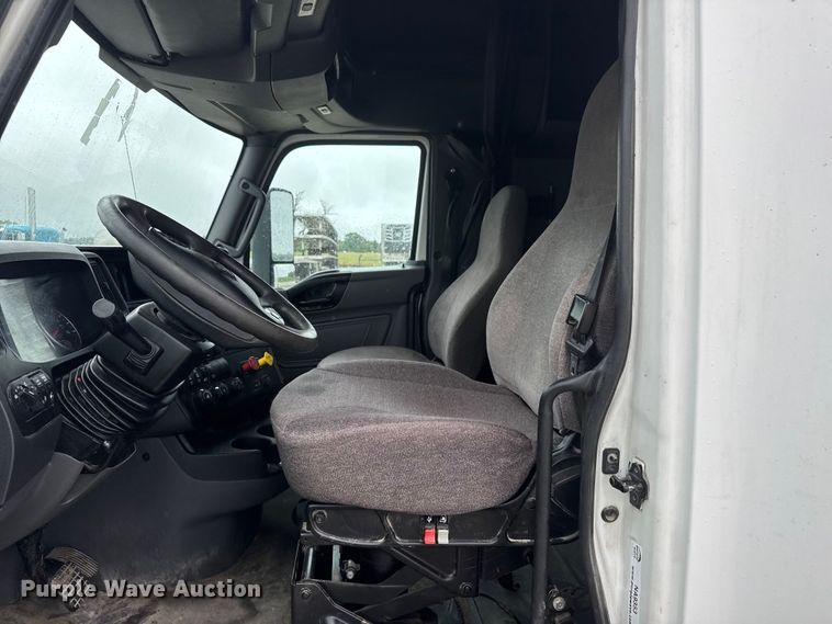 image for item NA9353 2020 International LT625 semi truck