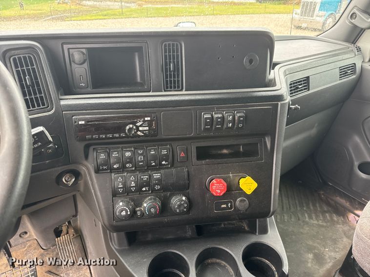 image for item NA9353 2020 International LT625 semi truck