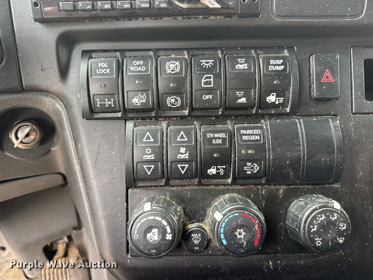image for item NA9353 2020 International LT625 semi truck