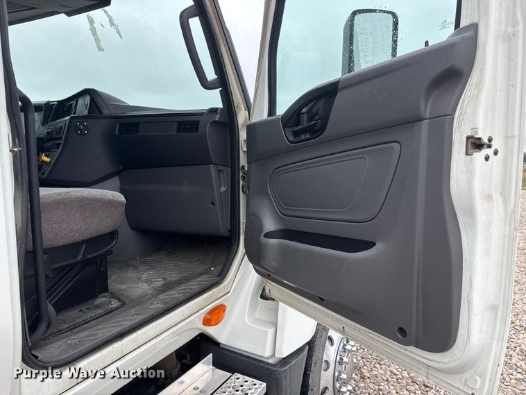 image for item NA9353 2020 International LT625 semi truck
